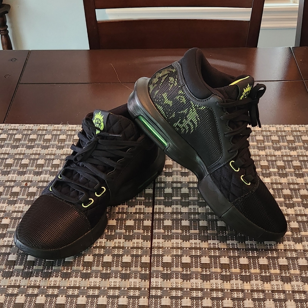 Lebron Witness VIII Size 10.5